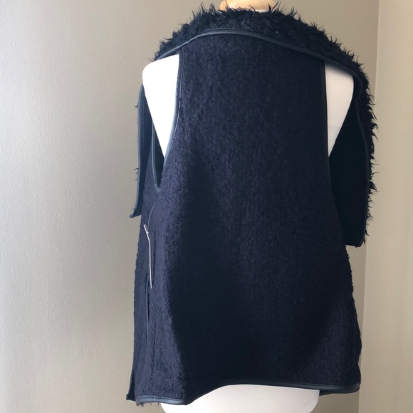 Faux fur leather trimmed vest - Picture 5 of 6